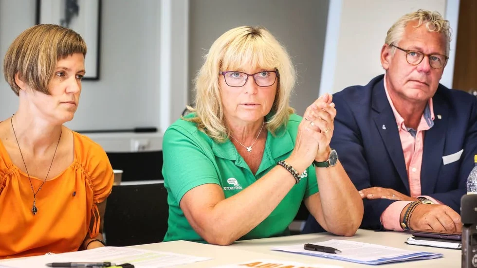 De borgerliga politikerna Sara Lidqvist Eva Nypelius och Johan Thomasson tycker inte att regionens verksamheter som är i behov av mer pengar skall få det.
