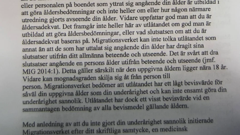 Ur beslutet. Migrationsverket tror inte att socialtjänsten, boendepersonalen och gode mannen har förmåga att bedöma Amirs ålder.