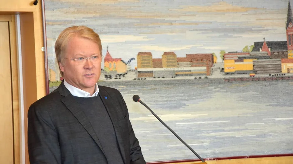 Tung kritik. Lars Adaktusson, ledamot i Europaparlamentet för Kristdemokraterna, var mycket skarp i sin kritik mot Niklas Nordström i synnerhet men även mot Socialdemokraterna som parti under sitt besök i Luleå på lördagen.