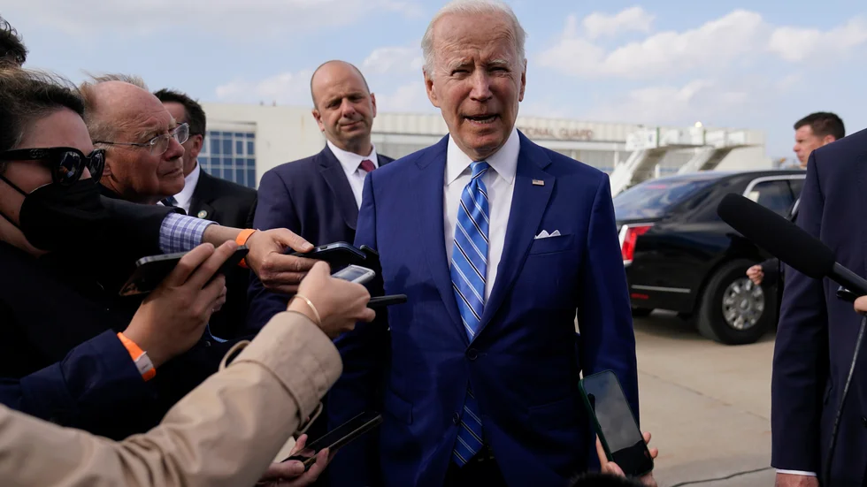 USA:s president Joe Bidens och hans regering förlänger krav på munskydd .
