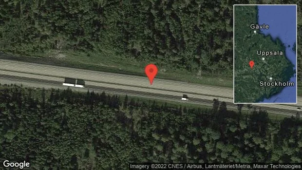 Lastbil har krockat på E18