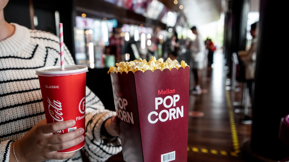"Många satte popcornen i halsen när nyheten kom om att Filmstaden ska förbjuda medhavda snacks, godis, dryck och annat ätbart."