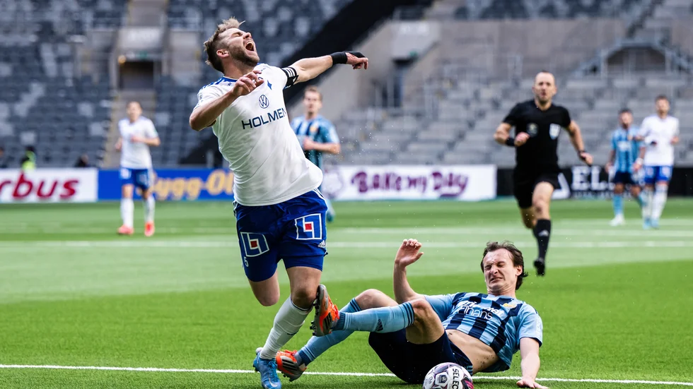 Christoffer Nyman fälldes, fick straff och slog den själv men utanför. 