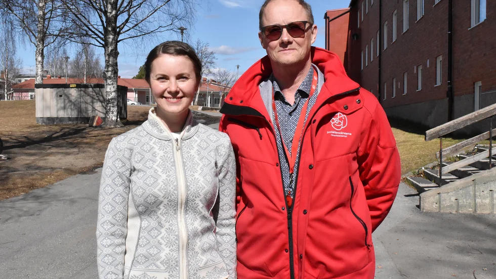 Ida Karkiainen, civilminister, och Mikael Lindfors, kommunalråd i Norsjö.