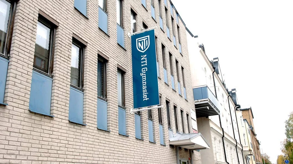 Boende på toppen. Fastighetsägaren vill bygga på en våning på fastigheten, där NTI-gymnasiet bedriver sin verksamhet. Påbyggnaden ska möjliggöra cirka åtta mindre lägenheter.