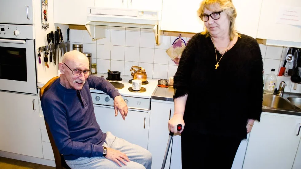 Väntan på hjälp. Ingemar Åström och Susanne Johansson i Gammelstad berättar att de ofta måste vänta länge på hemtjänstens besök.