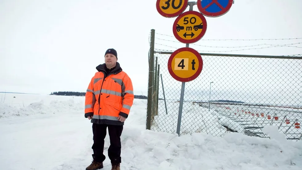 Hoppfullt. Patrik Ruumensaari tror att isvägarna kan komma att öppnas om det gynnsamma vädret håller i sig. (Arkivbild)