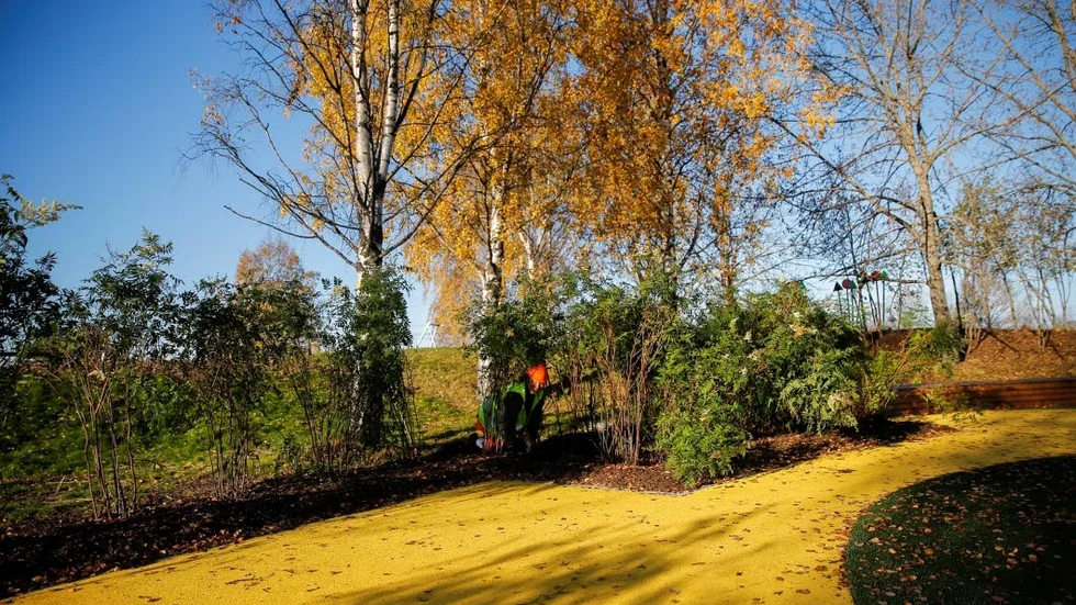 Ny bana. Någonstans efter Skurholmsfjärden, eller i Kanalparken vid Lulsundskanalen, planerar kommunen för att anlägga en boulebana. En bana som inte fanns med i planeringen från första början.