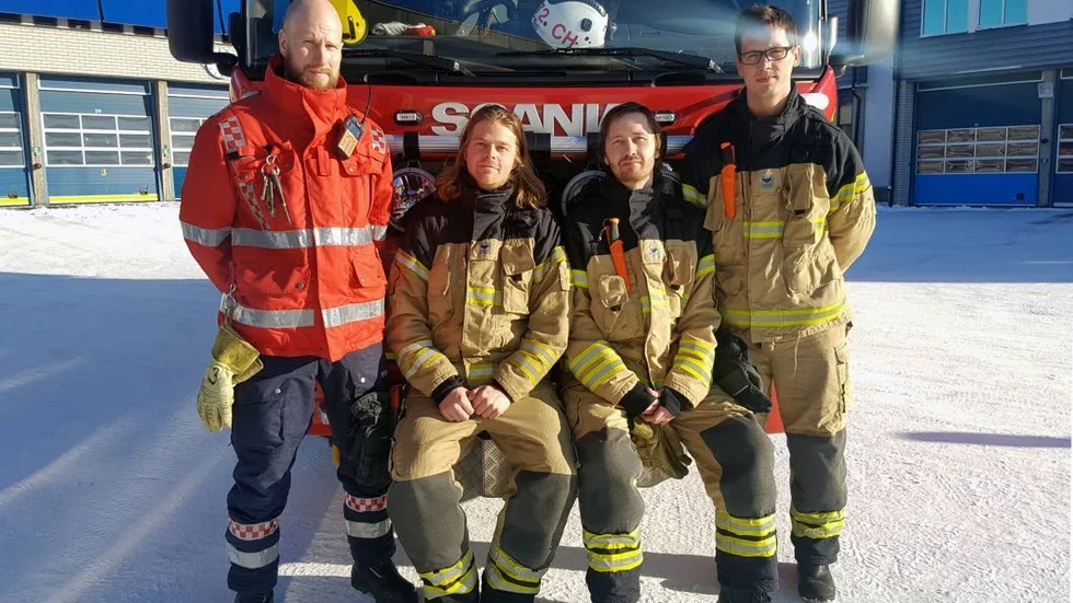 Brandstyrka. Insatsledaren Fredrik Heikinpieti och brandmännen Johan Svensson, Joakim Isaksson och Alexander Öhman vid Luleå räddningstjänst.