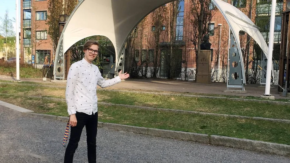 Laddad. Stadsparken kommer att vara sprängfylld med festglada människor under Luleå Pride till helgen och projektledaren Joakim Larsson kan snart andas ut.