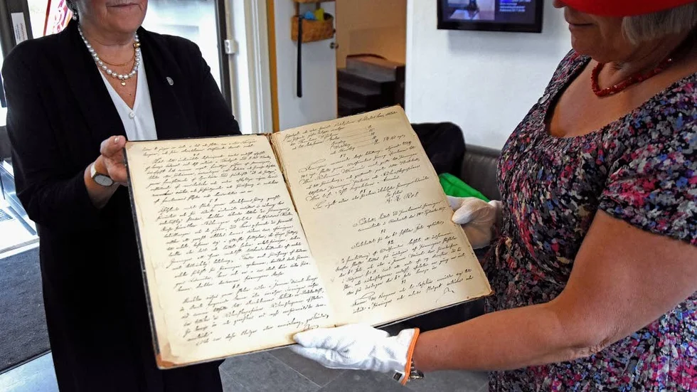 ÄLDST. Med 160 år på nacken börjar föreningens första protokollbok se lite bedagad ut.