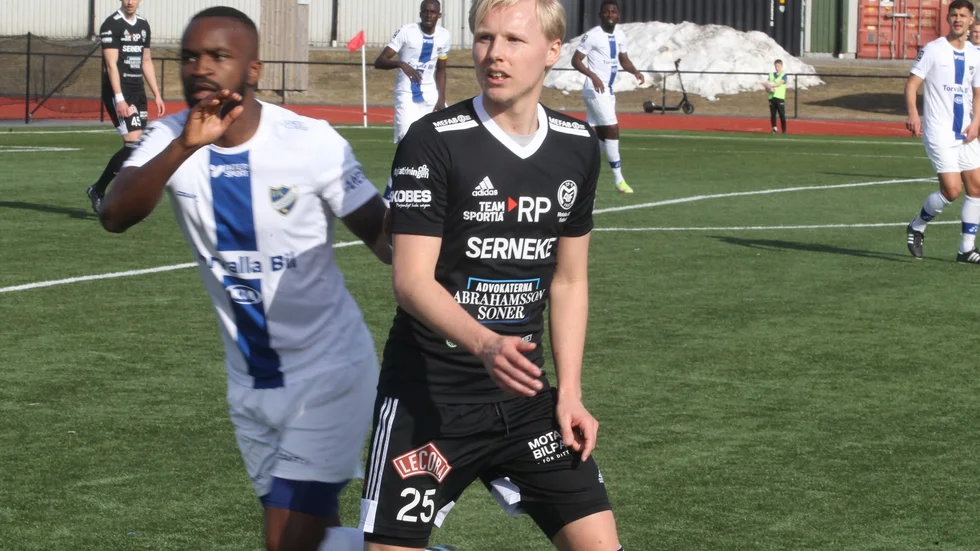Simon Karlsson är avstängd och missar Motala AIF:s bortamatch mot Sollentuna i Stockholm på söndag.