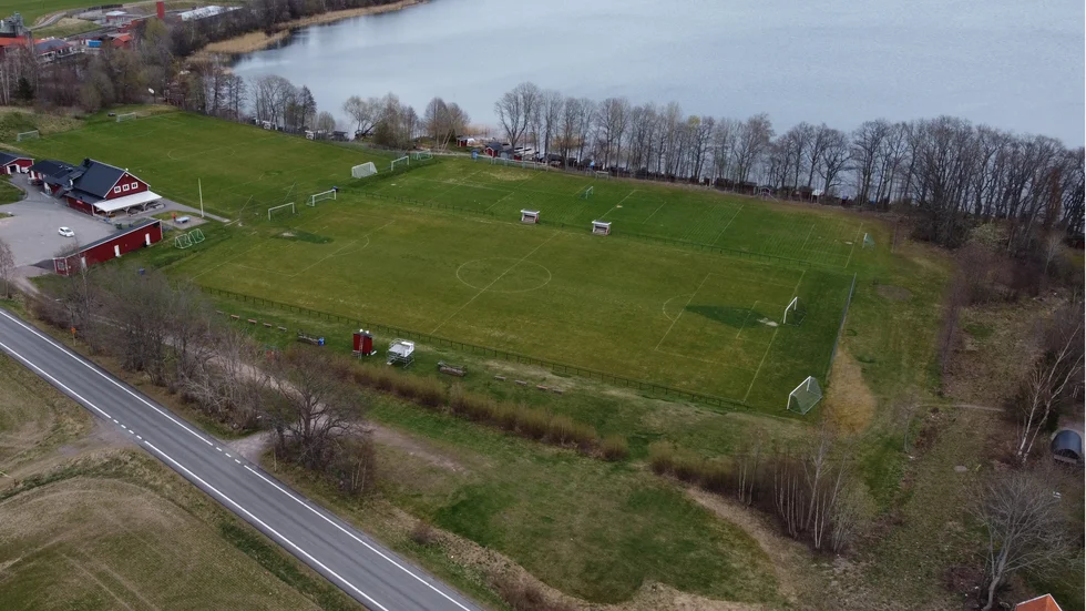 Arkivbild Borens IP. Tanken är att det ska bli vallar i den södra änden av fotbollsplanen. 