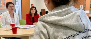 "Språkbad" för föräldrar på öppna förskolan i Gottsunda • Ministern: Ger ett försprång