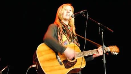 Clara Klingenströn vann fjolårets Musik Direkt på Gotland. På lördag tävlar sex nya akter om en plats i riksfinalen.foto: musik direkt