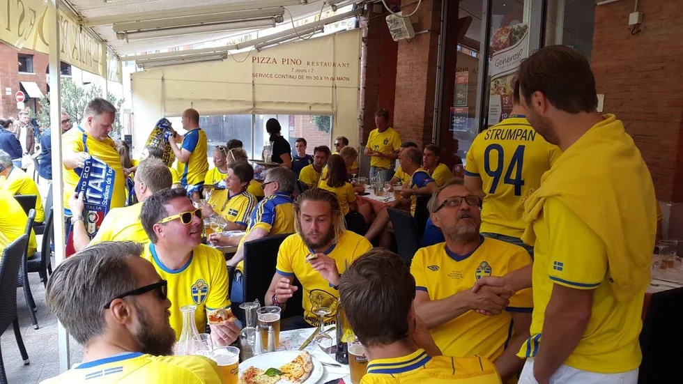 Svenskar taggar till inför matchen.