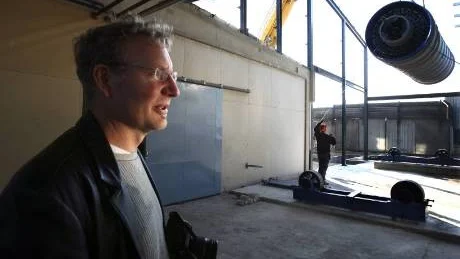 Nöjd vd. Göran Bylund tror på goda prognoser för pelletsfabriken i Klintehamn. En fördel är läget.