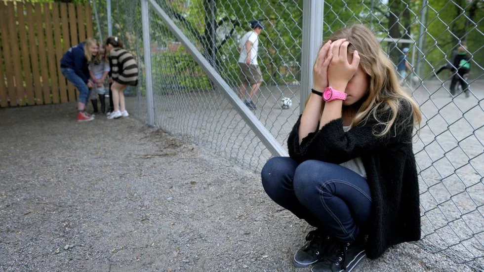 Vanligt. Många tjejer drabbas av sexuella trakasserier på daglig basis. Många mår dåligt. Därför finns Tjejjouren i Luleå. Dit kan man höra av sig helt anonymt om man känner att man behöver stöd och hjälp.