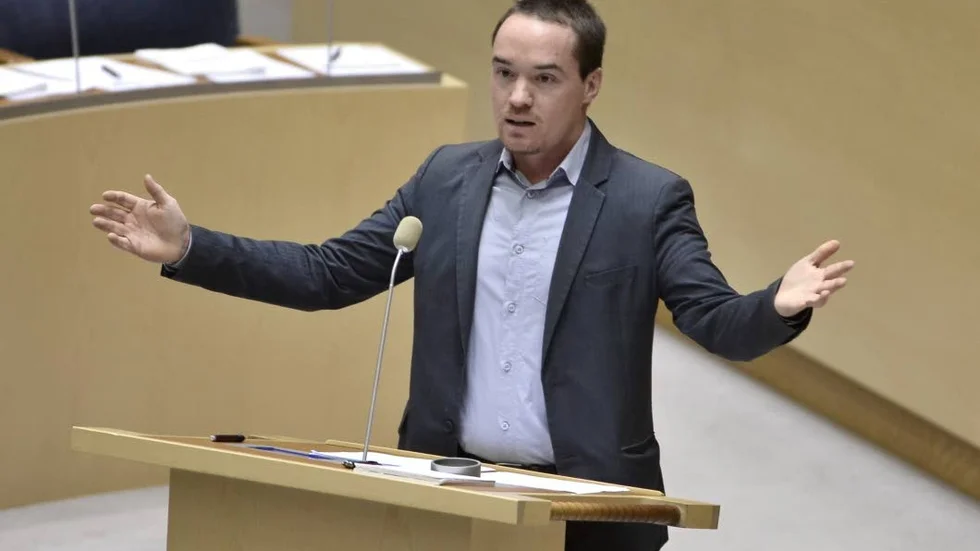 Systembolagskund. Kent Ekeroth lät Säpo transportera hans varor.