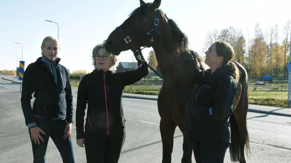 Björsbyn. Emma Tunehed, Maria Erixon och Monica Lundqvist är alla överrens om att säkerheten måste återställas i Björsbyn.