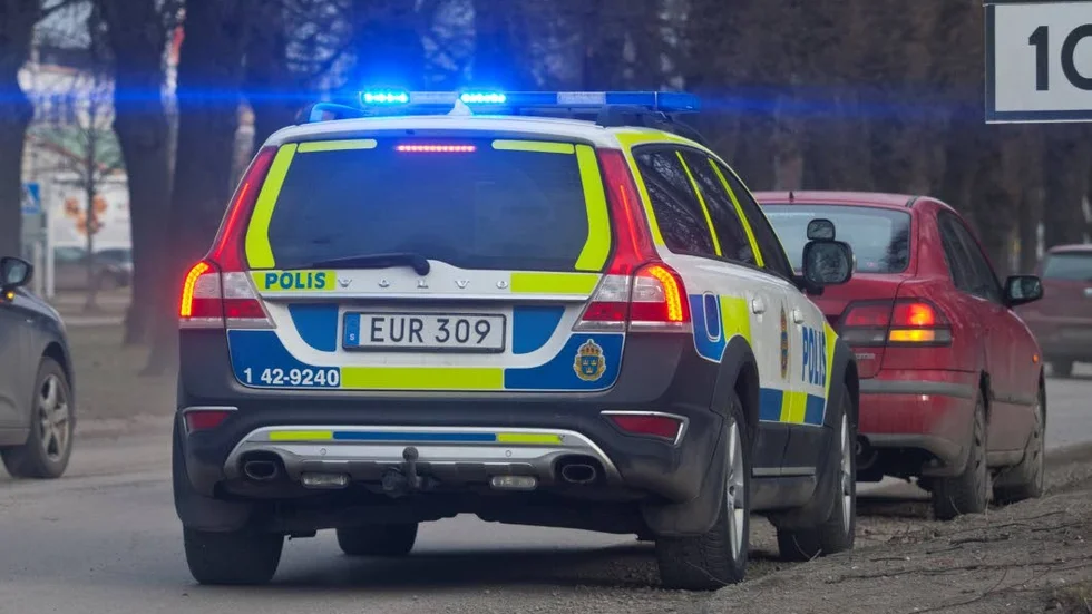 Jakt. Under fredagen jagade polisen fler gärningsmän efter en misshandel som av åklagaren rubricerades som grov.