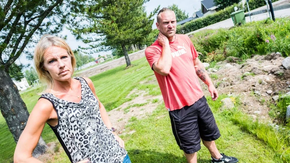 Ett otyg. Linda och Kenny Larsson märker av råttor i princip varje dag och är oroliga för att de ska komma in i huset.
