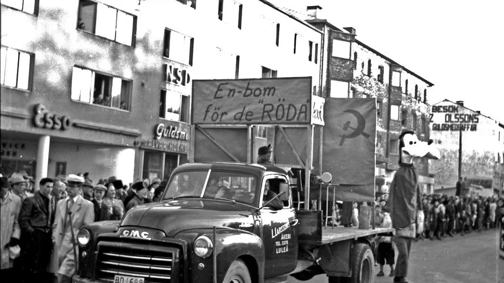 1950-talet. Alf Johanssons bilder som vi publicerade i måndagstidningen föreställer en kortege anordnad av teknisterna i Luleå, enligt samstämmiga uppgifter.