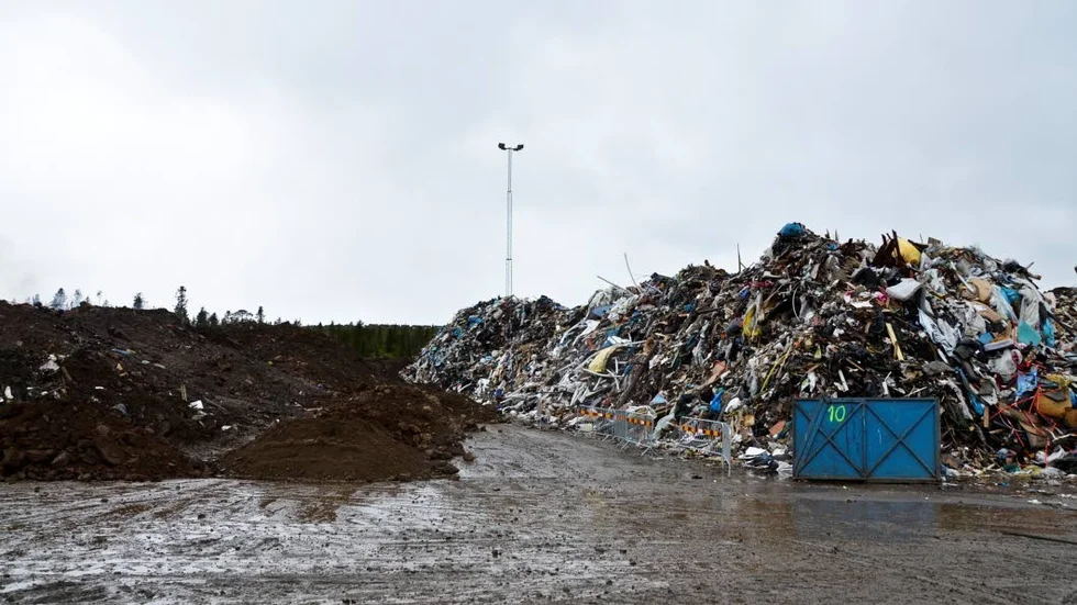 BRANDGATA. För att avgränsa elden gjordes en brandgata.