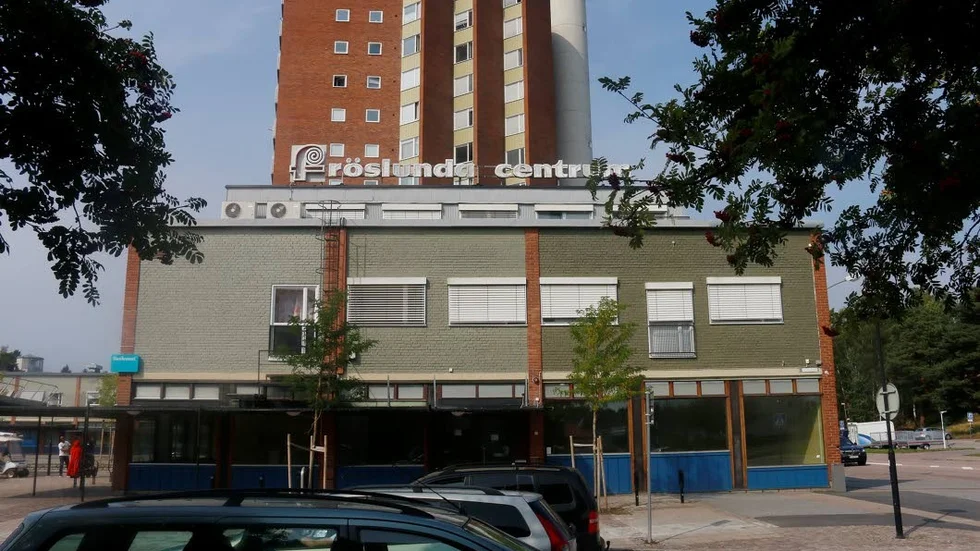 Insändarskribenten menar att  Eskilstuna kommun stänger dörren för personer som hamnat på obestånd och har svårigheter att hitta en bostad.