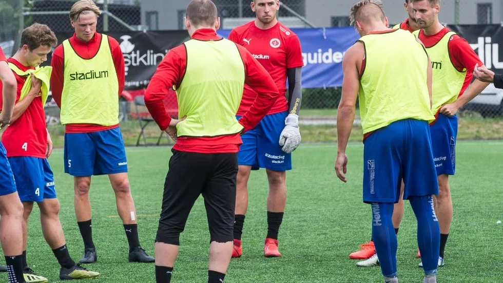 Cameron Hogg blev klar för klubben på torsdagen, han är också redo att hoppa in mot Karlstad om så behövs.