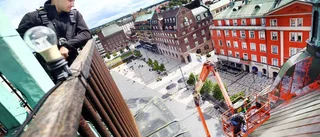 Stadshustaket renoveras – följ med upp högt i det blå!