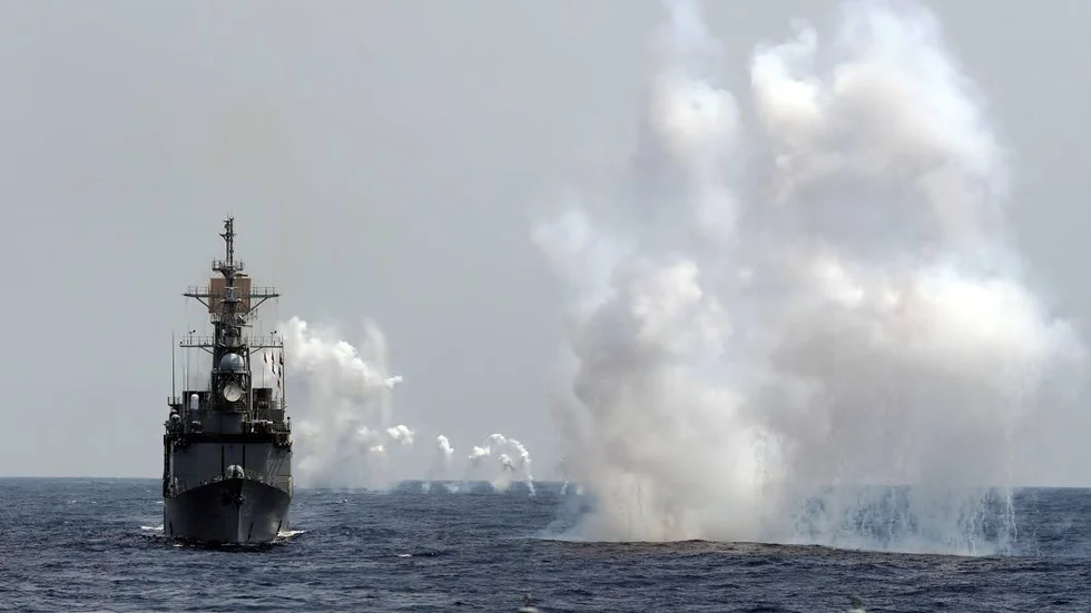 De kinesiska påverkansförsöken blir allt värre mot Taiwan. När USA nu tänkt sälja försvarsmateriel till Taiwan sparade inte kineserna på den aggressiva kritiken. Taiwan riskerar nu att bli en nyckelspelare i den diplomatiska konflikten mellan USA och Kina.