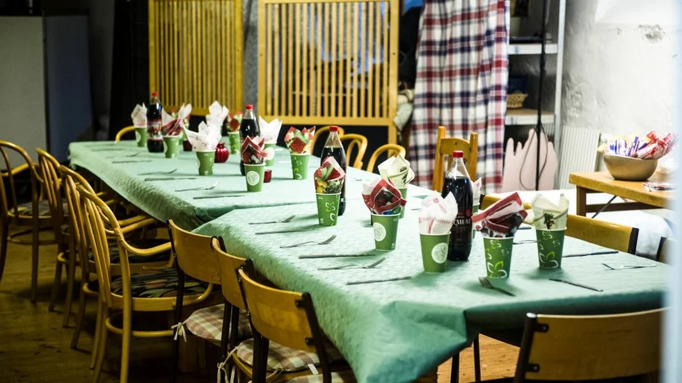 Insändarskribenten kan inte förstå hur Nyköpings kommun resonerar när de väljer att dra in bidraget till Träffpunkten.