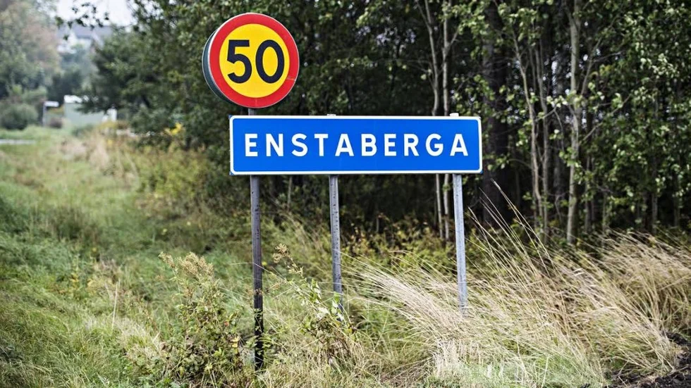 Magnus Nilsson tror inte att den nya tillfartsvägen är förenlig med hans verksamhet i Enstaberga.