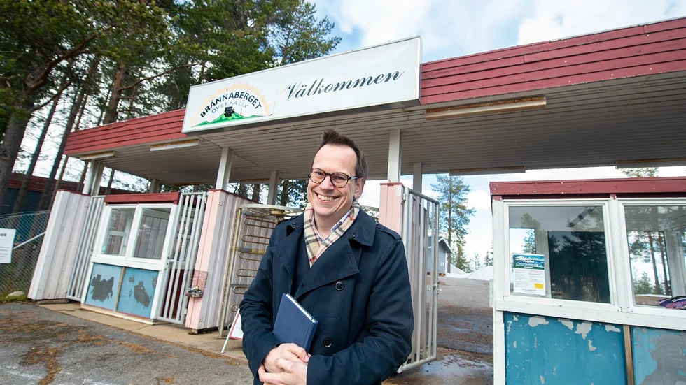 Förutom att lyssna på musik och dansa har många träffat kärleken på den klassiska dansplatsen på Brännaberget, vilket även visar sig gälla Thomas Deutgen. I juli väntar stor sommarfest med Smokie.