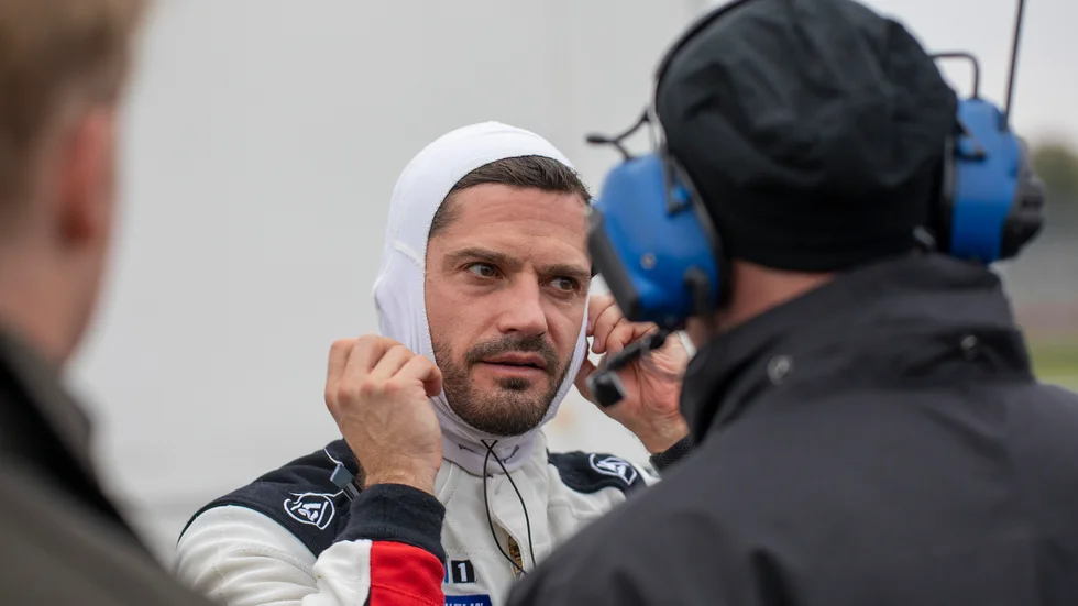 Prins Carl Philip lämnar Porsche Carrerra Cup för att tävla i underklassen Porsche Sprintchallenge. Arkivbild.