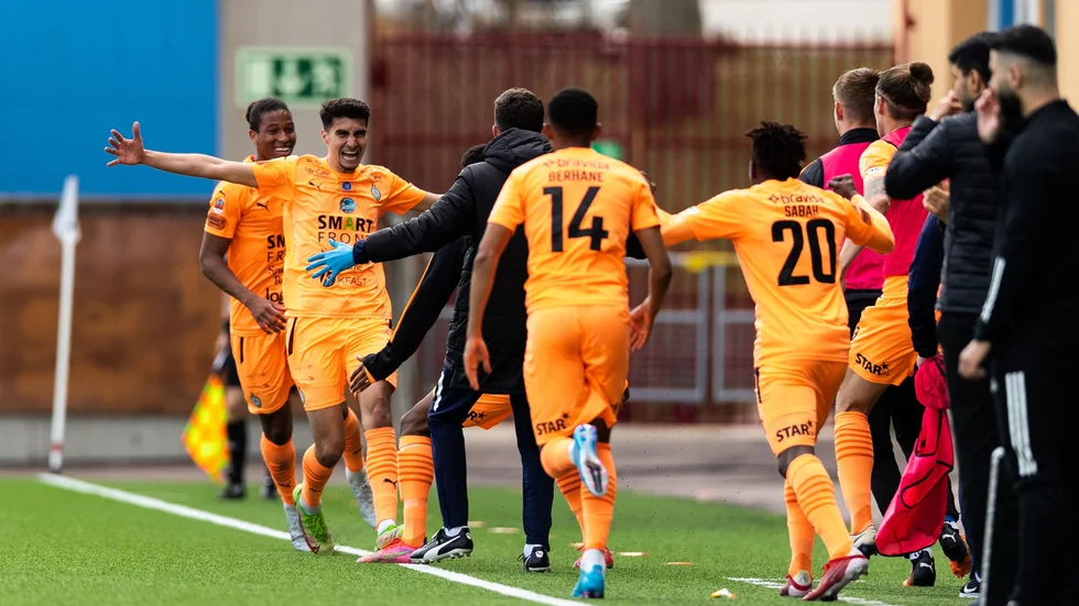 Amar Muhsin gjorde två mål i AFC Eskilstunas bragdvändning mot Västerås SK och toppar nu Superettans skytteliga med sina sex mål.