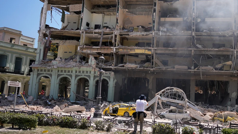 En gasläcka tros ha orsakat explosionen på femstjärniga Hotel Saratoga i Kubas huvudstad Havanna på fredagsförmiddagen, lokal tid.