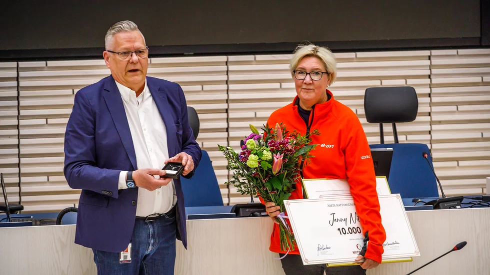 Priset till Årets nattvandrare går till Jenny Nilsson  (t h) från Uppsala, delades ut i Stadshuset.