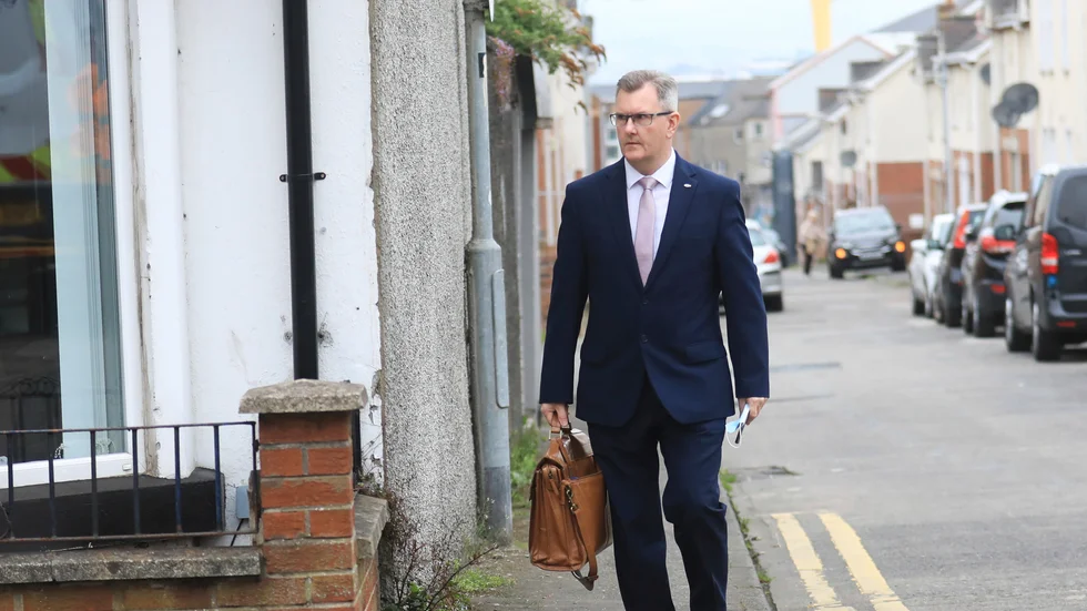 DUP:s blivande ledare Jeffrey Donaldson, här vid ledarvalet i Belfast i maj där han förlorade mot den nu avgångne Edwin Poots. Arkivbild.