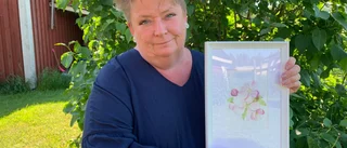 Anna-Karin ställer ut målningar i frisörsalongen