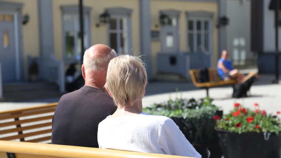 De anhöriga är oroliga för kvinnan, vars tillstånd blir sämre och sämre. 
