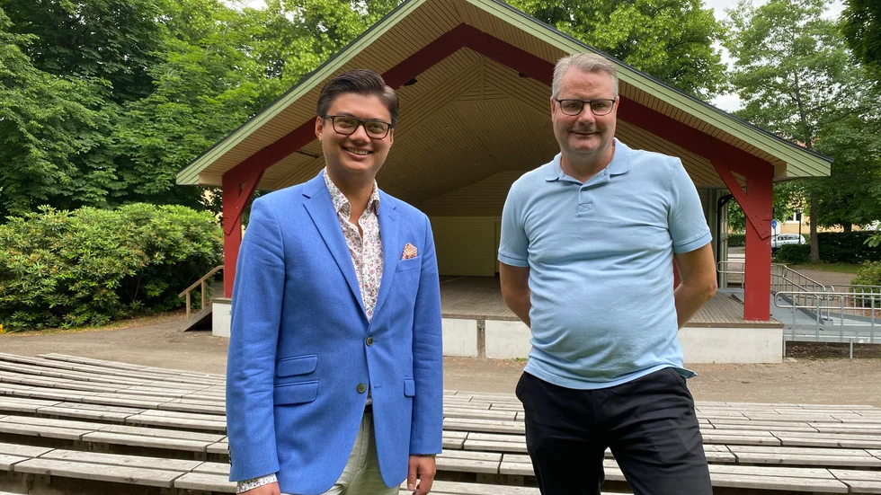 Nöjesprofilen Spencer Strandh och EP:s försäljningschef Fredrik Lindberg bjuder in till Måndagskväll i Skolparken.