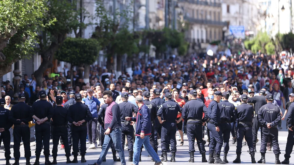 Demonstrationer i Alger i maj till stöd för demokratirörelsen Hirak.
