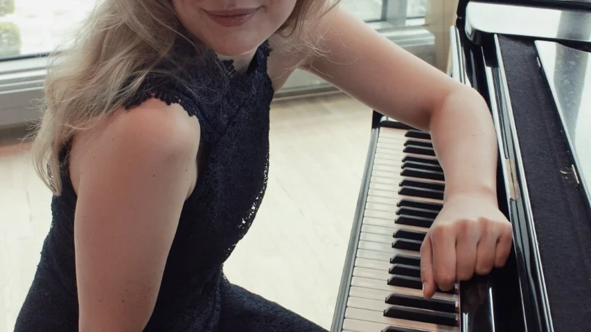 Pianisten Matilda Lindholm medverkar i en Beethovenfestival i Flen den 26 september.