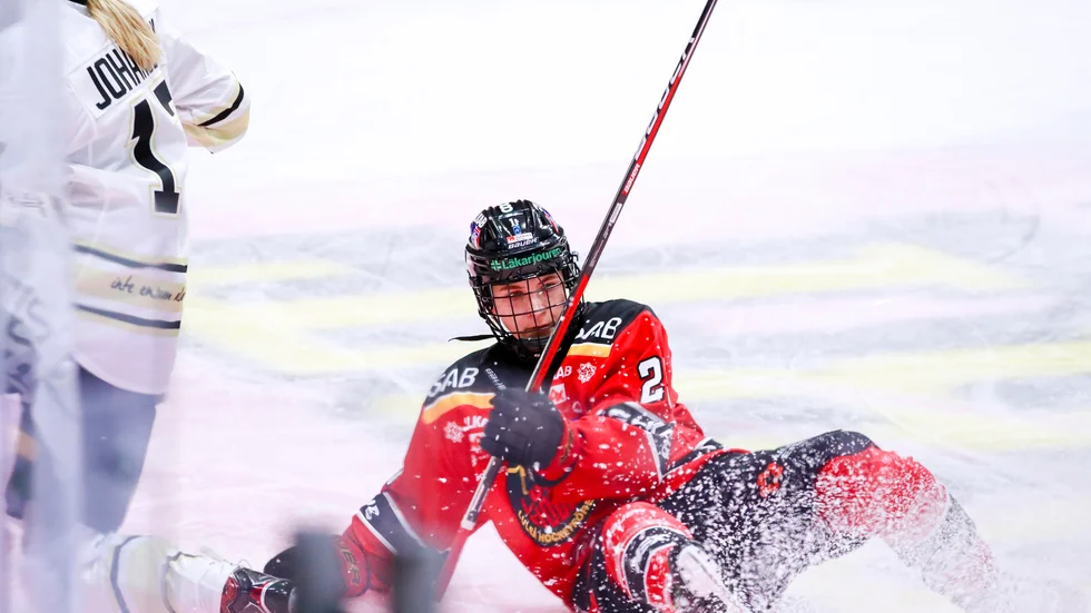 Det blev platt fall för Luleå Hockey/MSSK och Wilma Hjelm när Modo gästade Norrbotten.