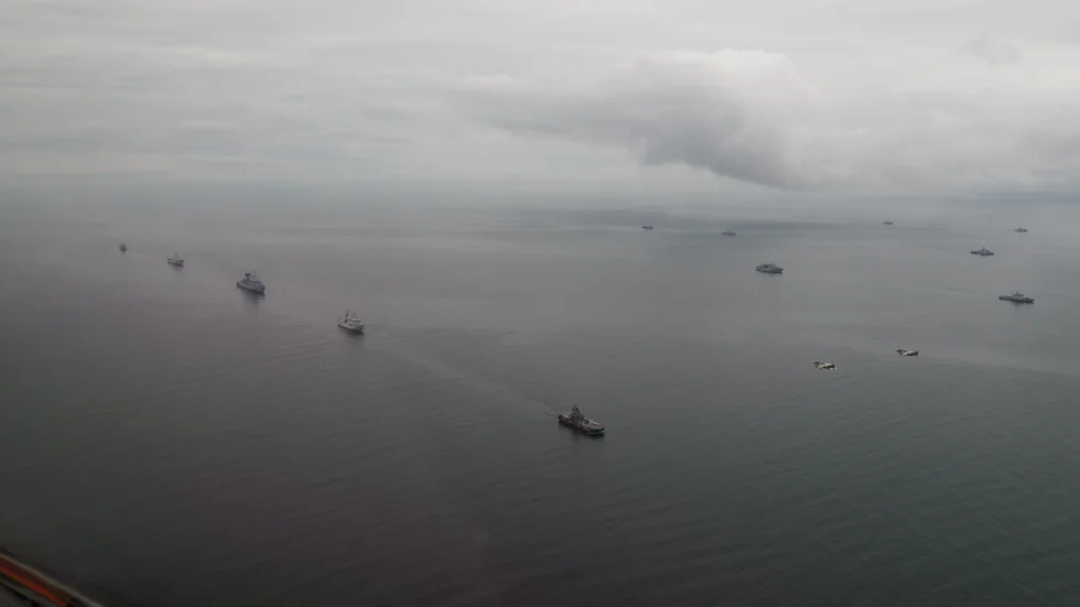 Korvetten HMS Helsingborg. Bilden är tagen under den pågående militärövningen.