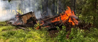 Larm om brand i lada efter i Malå – troligen blixten som slagit ner