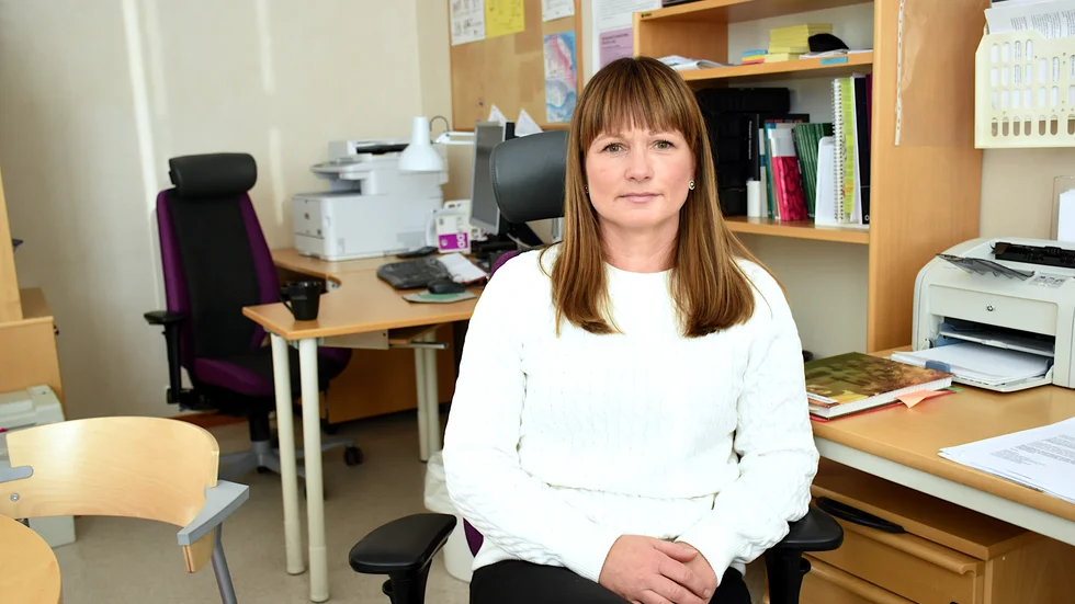 "Orsakerna till lärarbristen handlar om arbetsmiljö, arbetsbelastning, personalpolitik, löner och att inte lärare och rektorer får rätt förutsättningar att göra ett bra jobb", säger Carina Lidberg, huvudskyddsombud Lärarförbundet Kiruna. 