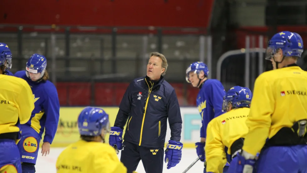 Förbundskapten Johan Garpenlöv på träningen i Saab arena.